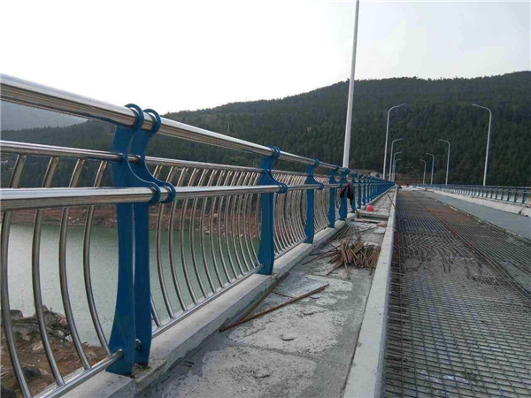 吉林不锈钢桥梁护栏的特点及其在桥梁安全中的重要作用