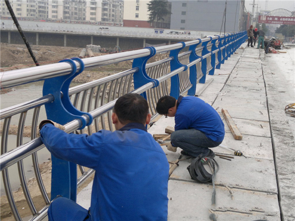 吉林不锈钢河道护栏的特性及其在城市景观中的应用